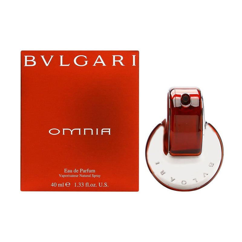 Omnia Perfume is an elegant, sexy scent that will please you. This scent owns a combination of saffron, ginger, cardamom, black pepper imbue, Mandarin, masala tea, white chocolate, and Indian wood.  This oriental sweet, spicy fragrance will depart you feeling classy and sophisticated.  Know this fragrance and fall in love with the scent - a special perfume.