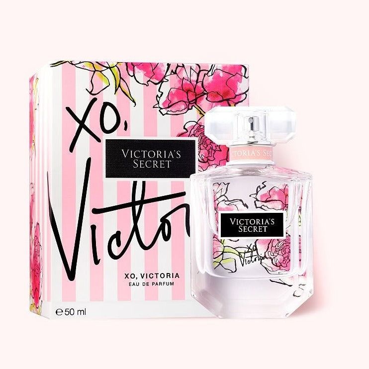 "Xo, Victoria," Victoria's Secret fragrance from 2016, represents the happiness of passion and sunny days. Citrus, apple, rose, orchid, ivy, and woody notes form a floral, fruity, and forested fragrance that will enchant you each time you wear it.  Know this fragrance and fall in love with the scent - a special perfume.